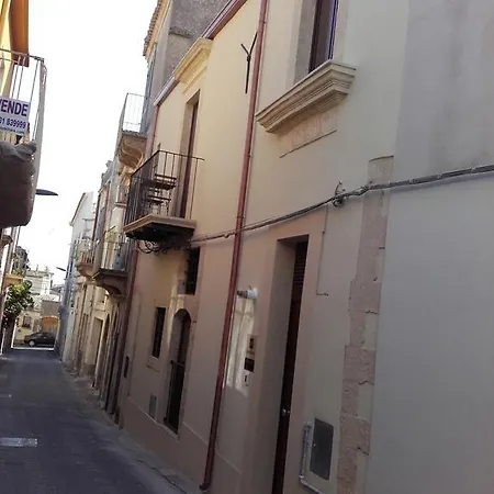 Casa Siciliana Da 12 A 15 Affittacamere